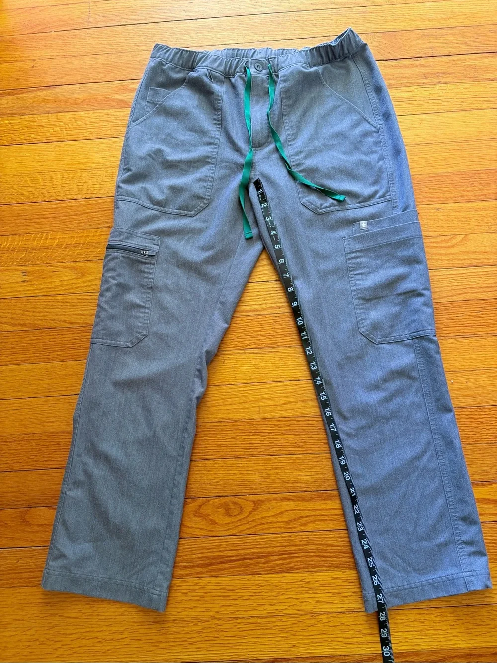 Figs cargo scrub
